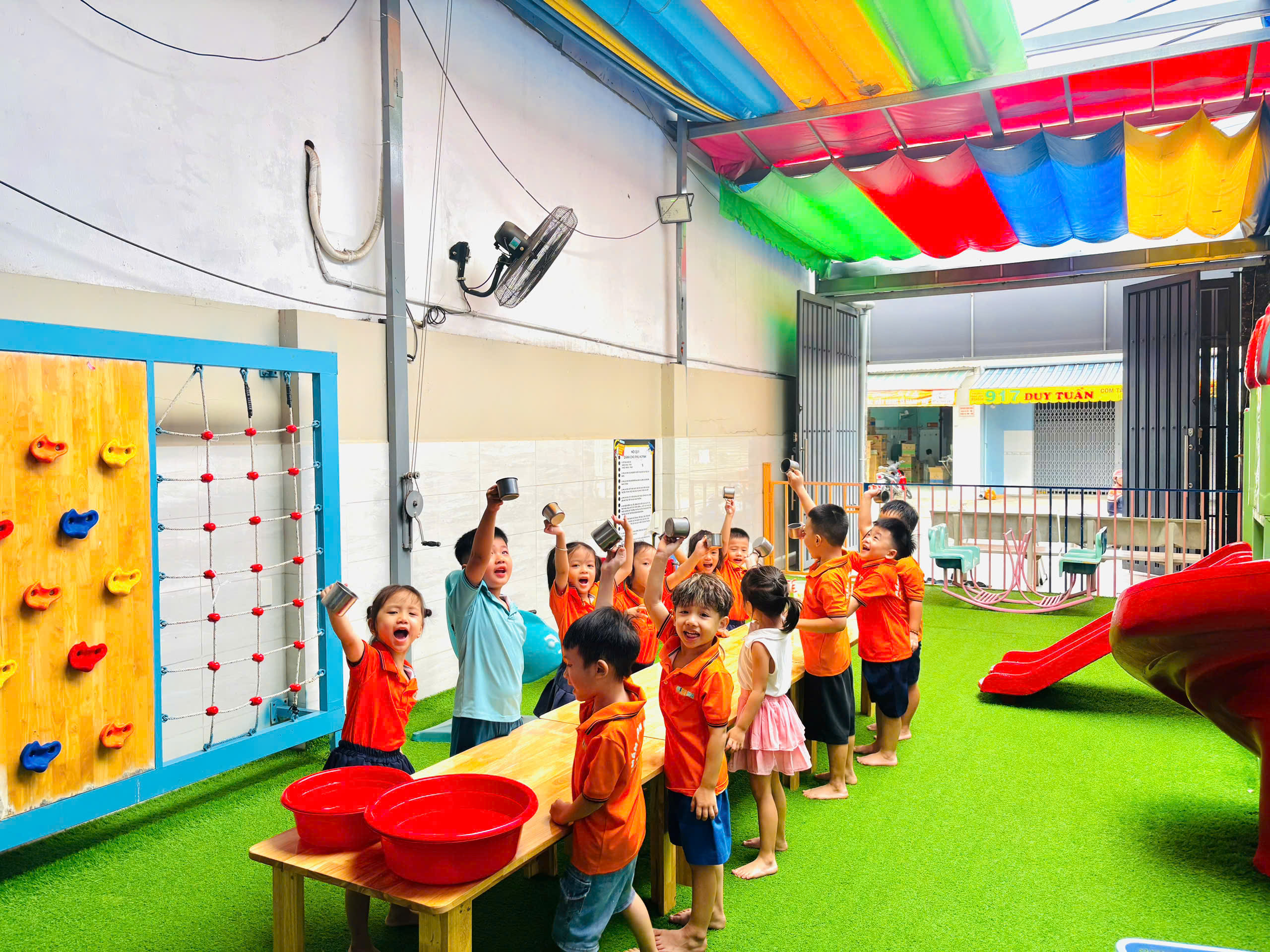 Độ tuổi phù hợp cho bé học Montesorri