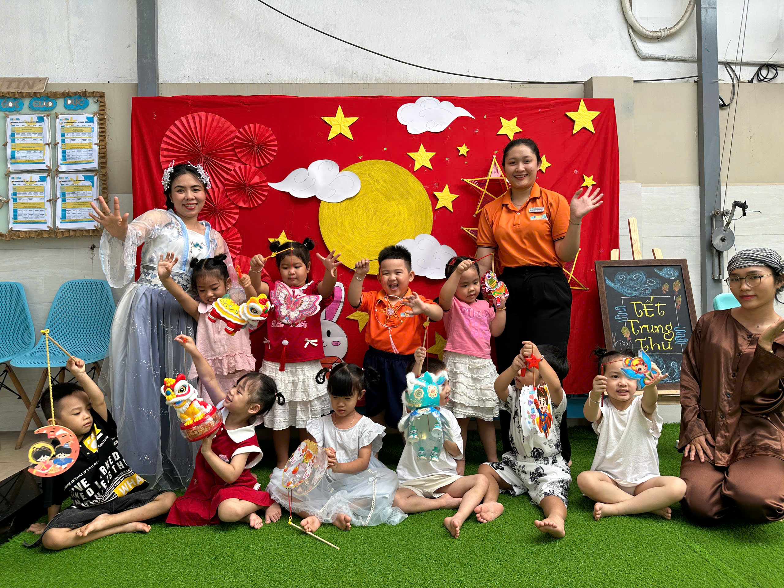 Các bé vui chơi lễ trung thu