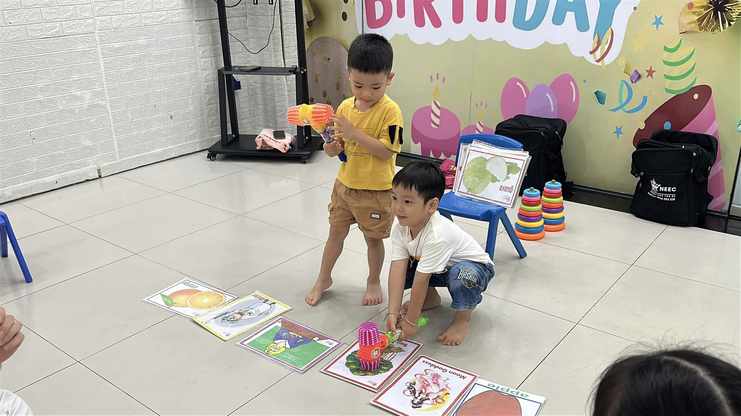 Trẻ học tiếng Anh qua trò chơi tương tác